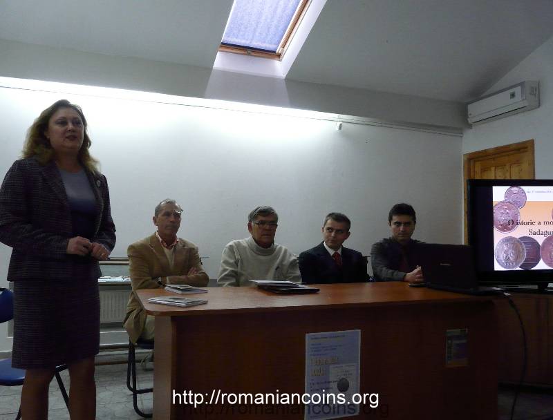 Doamna profesor muzeograf Anca-Maria Buzea deschiz�nd evenimentul - Casa Pogor - 12 noiembrie 2011