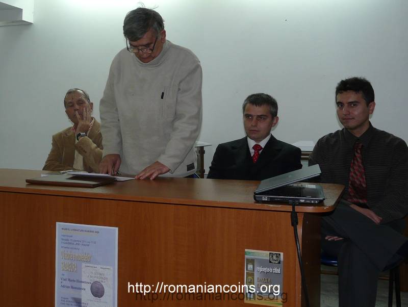 domnul profesor Andone Cumpătescu adresîndu-se auditoriului - Casa Pogor - 12 noiembrie 2011