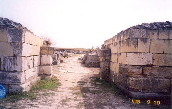 Poarta cetii (din epoca roman) - imagine din 2003
